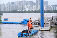 [포토] '한강범람' 시설구조물 점검하는 소방대원들