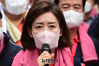 [포토] 폭우 피해 봉사활동 나선 나경원 