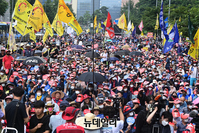 [포토] 서울역에 모인 축산업계 "수입 축산물 무관세 철회하라"