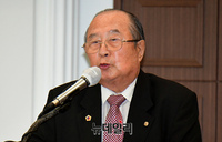 [포토] 기념사하는 이상훈 국가원로회의 상임의장