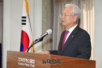 [포토] 우남이승만애국상 개회사 하는 고영주 이사