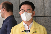 [포토] 산사태 피해 현장 찾은 문헌일 구로구청장