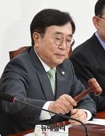 [포토] 의사진행 하는 서병수 국민의힘 전국위의장