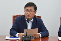 [포토] 발언하는 김성환 민주당 정책위의장