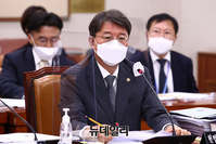 [포토] 국회 출석한 김정원 헌법재판소사무차장