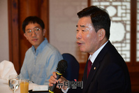 [포토] 허준이 교수 초청 오찬 간담회서 발언하는 김진표 의장