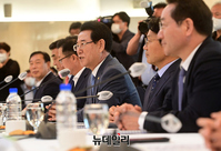 [포토] 전국시도지사협의회 총회 임시의장 맡은 김영록 전남지사