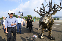 [포토] 한강조각프로젝트 전시장 찾은 오세훈 시장·윤영달 회장
