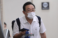 [포토] 법원 출석하는 송철호 전 울산시장