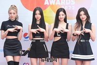 [포토] 레드카펫 찾은 있지 "채령 없어 아쉬워요"