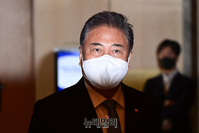 [포토] 부산세계박람회 유치위원회 회의 입장하는 박진 외교장관