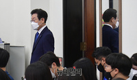 [포토] 입장하는 이재명 더불어민주당 대표