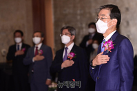 [포토] 국민의례하는 이종엽 변협회장