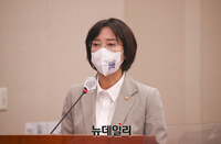 [포토] 결산보고 하는 이영 중소벤처기업부 장관
