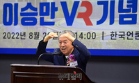 [포토] 이승만 VR 기념관 개관 기념식 참석한 오웅진 신부