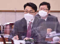 [포토] 법사위 출석한 김진욱 공수처장