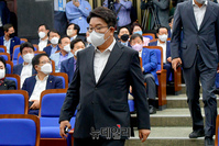 [포토] 입장하는 권성동 국민의힘 원내대표