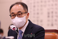 [포토] 답변하는 이원석 검찰총장 후보자