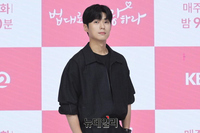 [포토] 배우 안동구 "법대로사랑하라, 인사드려요"