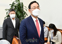 [포토] 입장하는 주호영 국민의힘 전 비대위원장