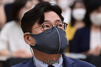 [포토] 스마트복지 체험 행사 찾은 홍익표 의원