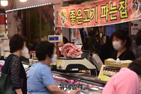 [포토] 전통시장서 추석 준비하는 시민들