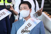 [포토] 추석 귀성인사 나선 성일종 정책위의장