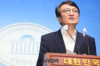 [포토] 민주당 "이재명 성남FC 의혹 송치...맞서 싸우겠다"