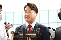 [포토] 질문에 답하는 이준석 국민의힘 전 대표