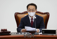 [포토] 회의 주재하는 조해진 국회 정보위원회 위원장