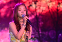 [포토] 발라드 무대 선보이는 위키미키 최유정