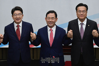 [포토] 기념 촬영하는 주호영·정진석·권성동