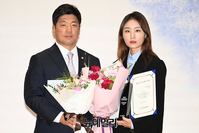 [포토] 최민정 쇼트트랙 선수 '국가브랜드 대상' 수상