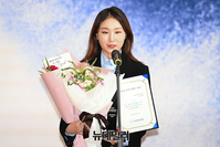 [포토] '국가브랜드 대상' 수상 소감 밝히는 최민정 선수