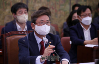 [포토] 의원들의 질문에 답하는 박보균 문화체육관광부장관