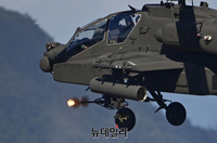 [포토] 화염 내뿜는 육군 아파치 헬기