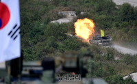 [포토] 적진으로 포탄 발사하는 K-2 흑표 전차