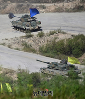 [포토] 육군 기동화력 훈련, 적진 침투하는 K-21 장갑차