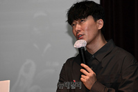 [포토] 'Web 3.0을 준비하는 Meta Creative와 Crypto Narrative' 발표하는 이호준 팀장