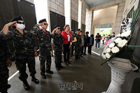 [포토] 전쟁기념관 찾은 '수잔솔티'