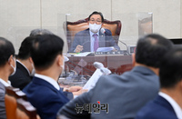 [포토] 회의 주재하는 이채익 국회 행정안전위원장