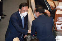 [포토] 대화 나누는 여·야 원내대표