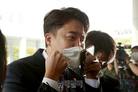 [포토] 당헌 효력정지 가처분 심문 출석하는 이준석
