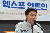 [포토] 이응우 계룡시장 "볼거리 풍성한 '세계軍문화엑스포'로 오세요"