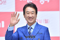 [포토] 배우 박철호 "내눈에 콩깍지로 만나요"