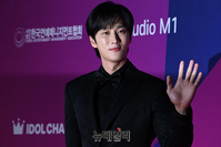 [포토] 안보현, 여유로운 손 인사