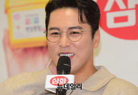 [포토] 다정한 인사 건네는 트로트 신사 장민호