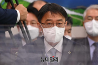 [포토] 국감 질의 듣는 서종균 주택관리공단 사장