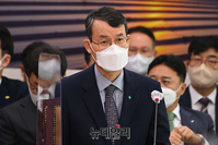 [포토] 국감 질의 듣는 김일환 국토안전관리원장