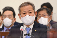 [포토] 국정감사 참석한 이상민 행안부 장관